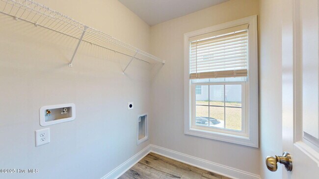Building Photo - 358 N Ardsley Ln