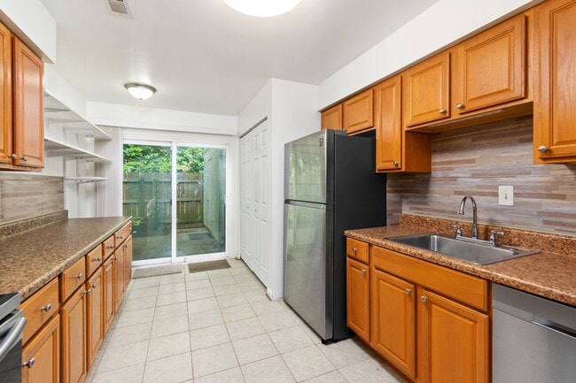 Building Photo - Virginia Beach Townhome