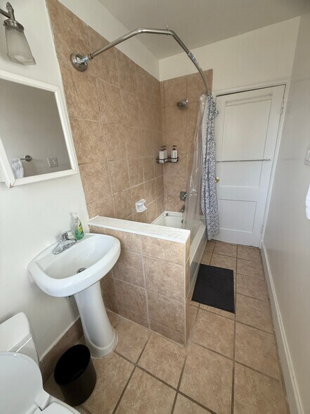 Building Photo - 441 Manor Pl NW