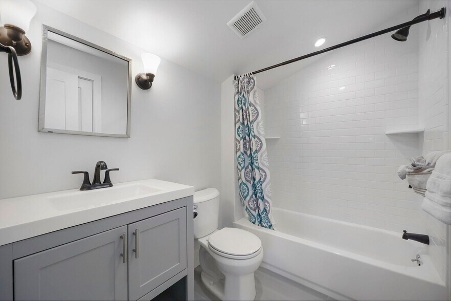 Building Photo - 39 Hunting Ridge Rd