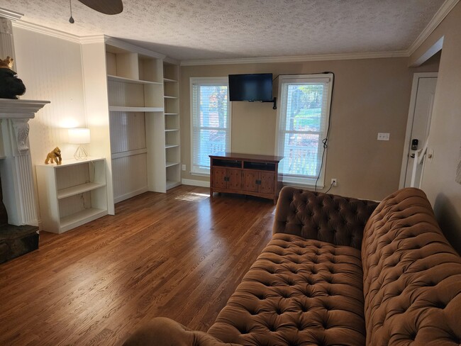 Building Photo - 5564 Dorsett Shoals Rd