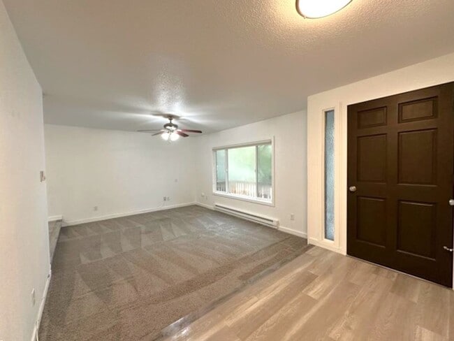Building Photo - Gated community offering 3 bedrooms and 2....