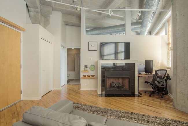 Building Photo - 2107 Grand Ave