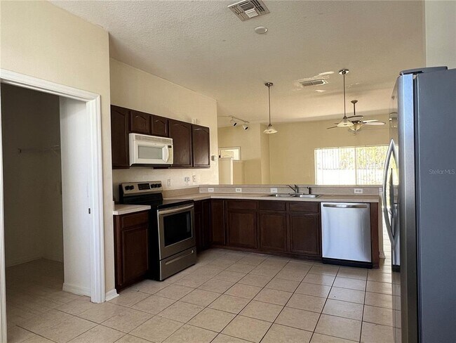 Building Photo - 209 Round Man St