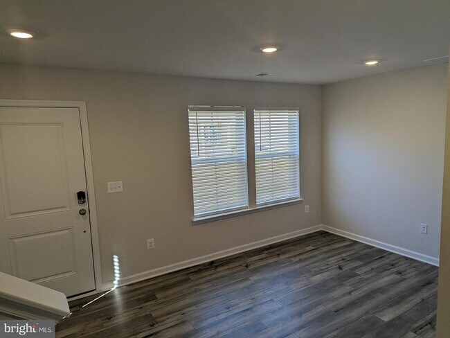 Building Photo - 294 Watercourse Dr