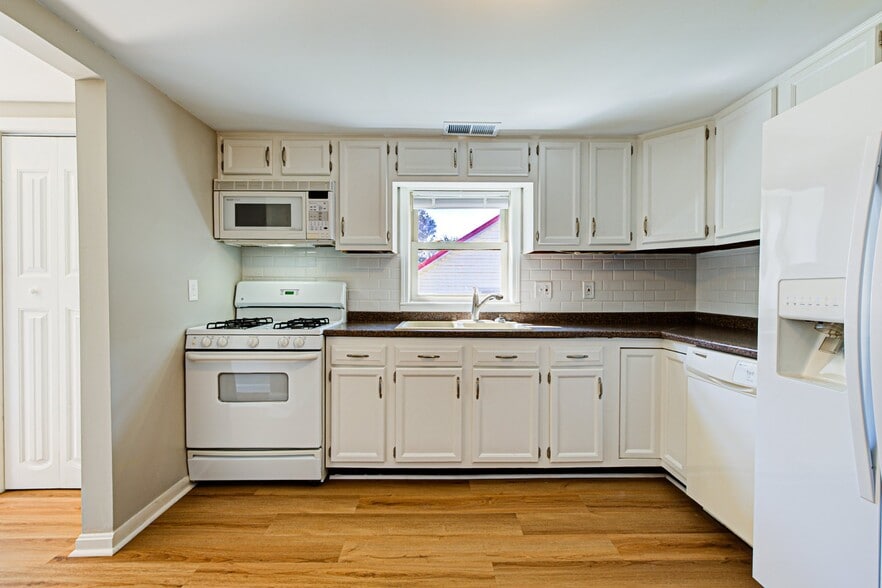 Building Photo - 241 Kahl St