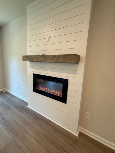 Building Photo - 710 Smokey Quartz Wy