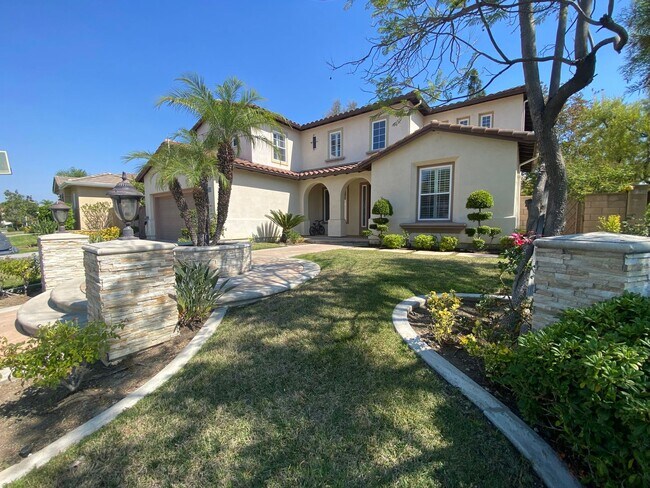 Building Photo - Luxurious 4 Bedroom Fullerton House For Re...