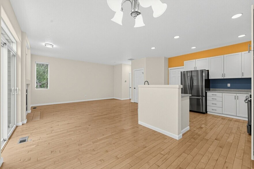 Building Photo - 432 NE 57th Ave