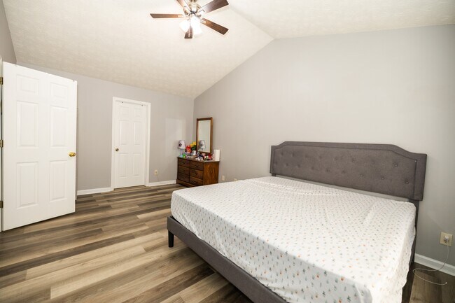Building Photo - 599 Rivulett Ct
