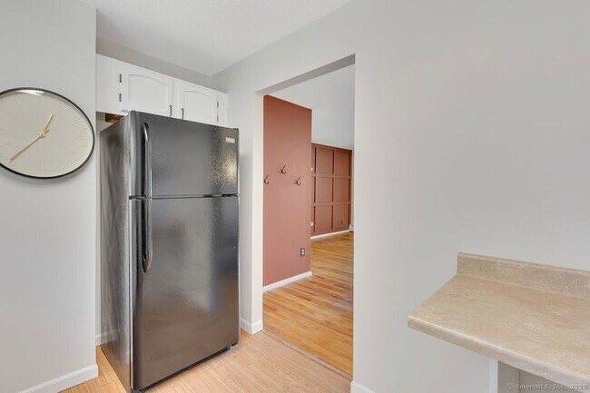 Building Photo - 476 Oak Ave