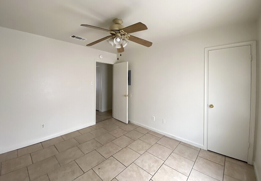 Building Photo - 1706 Windward Dr