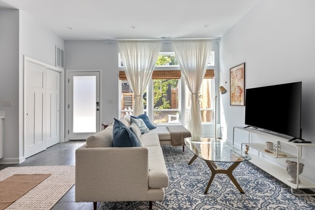 Building Photo - 4451 SE Division St