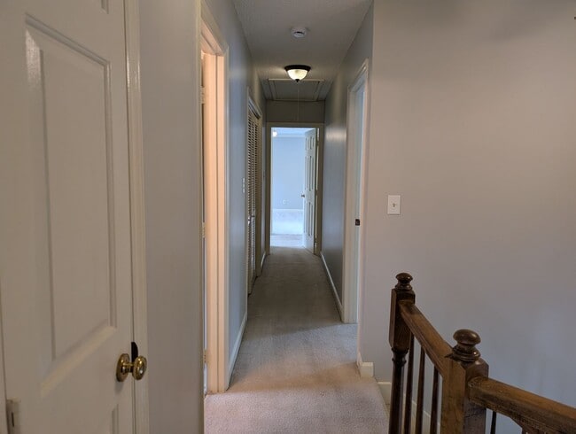 Building Photo - Beautiful home located on a cul-de-sac  in...