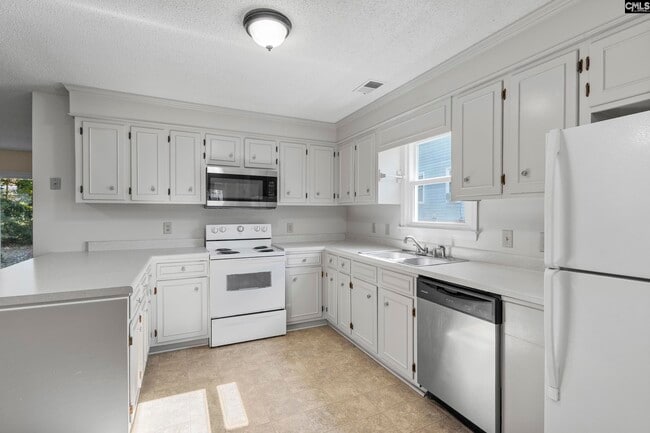 Building Photo - 241 Friarsgate Blvd