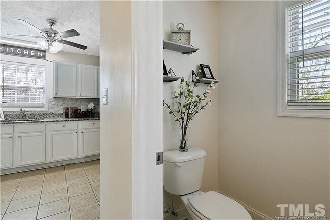 Building Photo - 1600 Silver Ridge Ct
