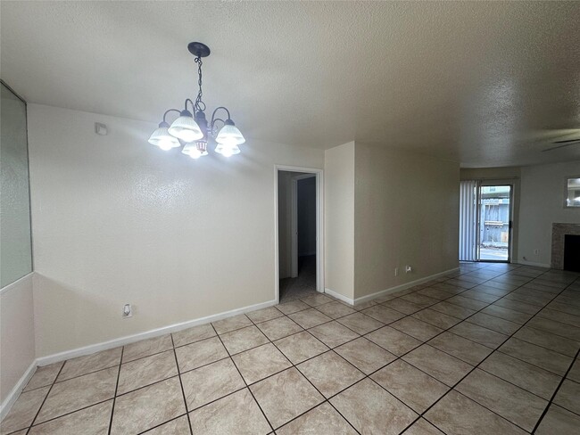 Building Photo - 9700 Leawood Blvd