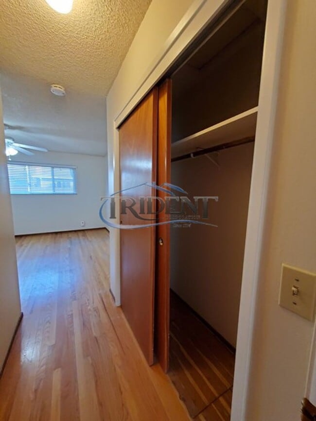 Building Photo - This is a cute 4 bedroom, 2 bath house in an established Woodland community