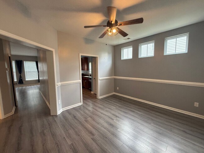 Building Photo - 194 Avonshire Dr