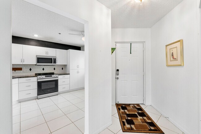 Building Photo - 5153 Floria Dr