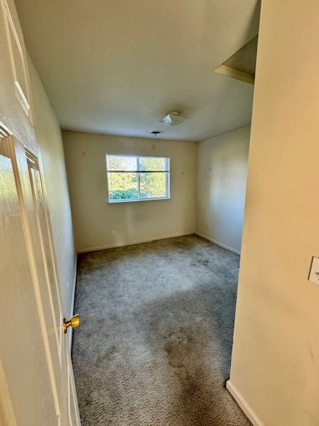 Building Photo - 3 Bedroom, 2 Bathroom 4-Plex