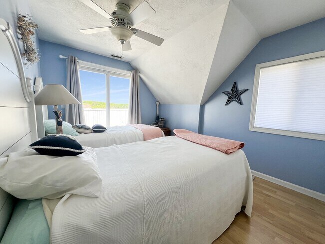 Building Photo - WINTER RENTAL Beach-front condo September ...