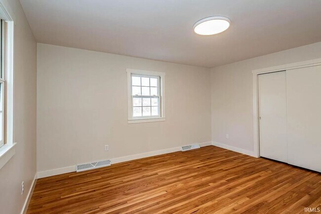Building Photo - 4480 E Janet Dr