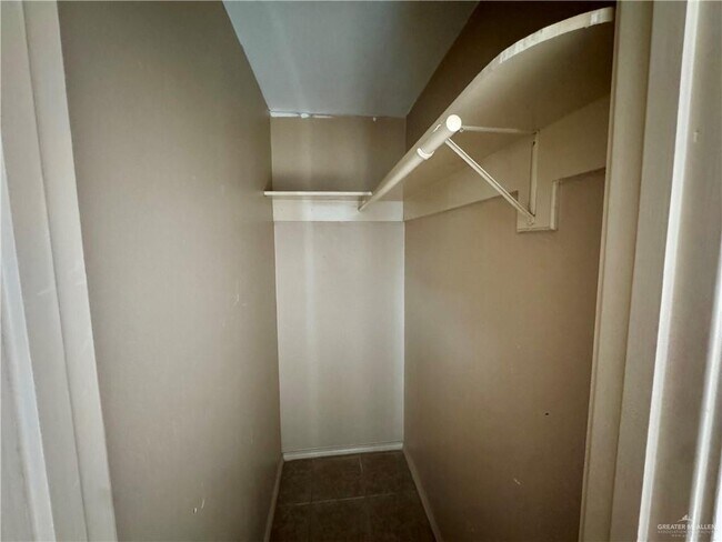 Building Photo - 17 Aruba Dr