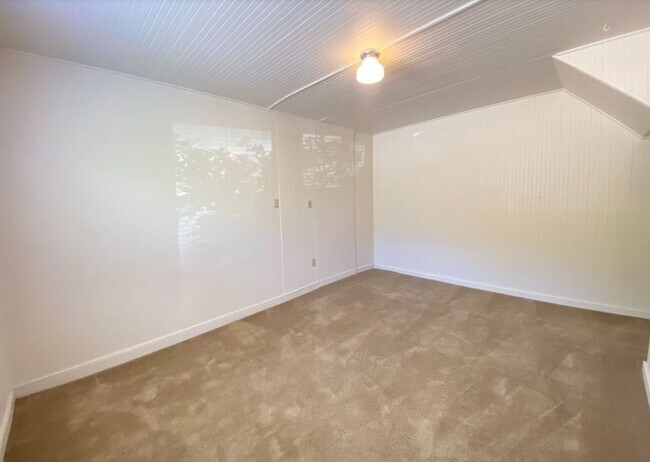 Building Photo - Historic Santa Cruz Charm | Private Carriage House Residence Near Downtown