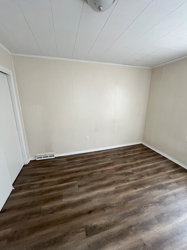 Building Photo - 115 June St