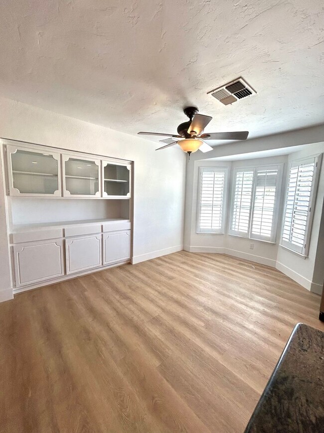 Building Photo - Serene 3 Bedroom 1.5 Bath with Pool and Solar