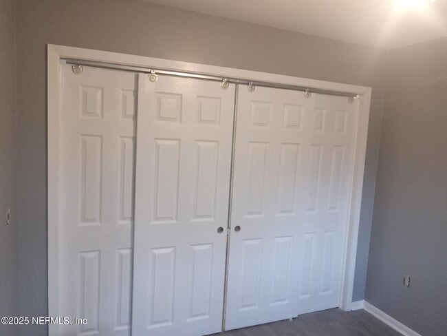 Building Photo - 1568 Hatley St W