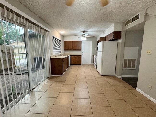 Building Photo - 9502 Quail Village Ln