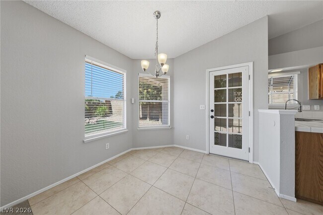 Building Photo - 735 Stonecliff Way
