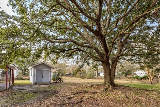 Building Photo - Cozy 2-Bedroom Home in Pascagoula