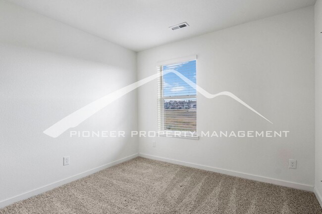 Building Photo - Modern 4-Bed, 2.5-Bath Home with 2 car garage, AC and Private Enclosed Yard