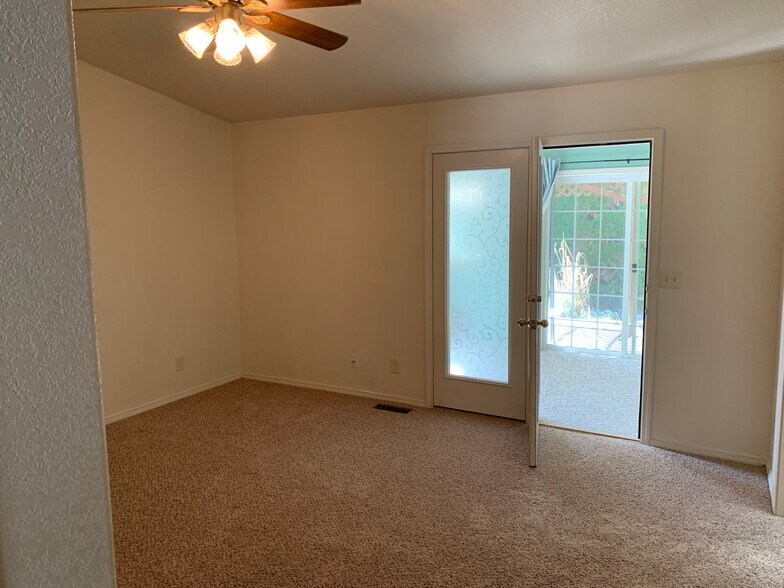 Building Photo - 1831 Fairway Dr
