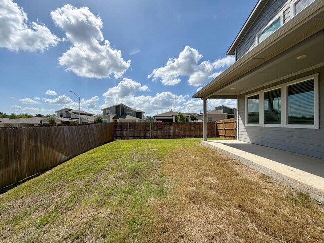 Building Photo - 2901 Louris Ln