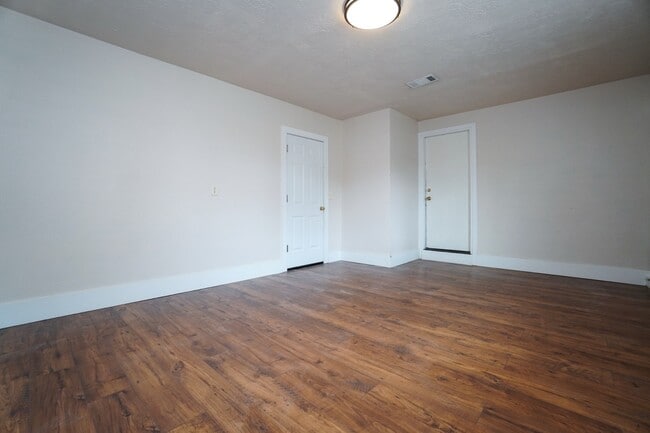 Building Photo - 2105 S Euclid Ln