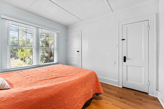 Building Photo - 4347 22nd Ave S