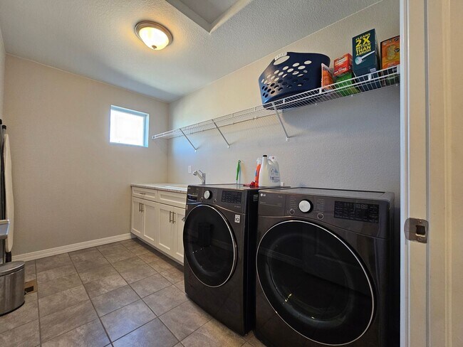 Building Photo - Beautiful 5-bedroom, 5-bathroom home in the desirable Banning Lewis Ranch community!