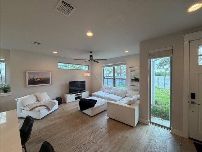 Building Photo - 1159 Webberville Rd