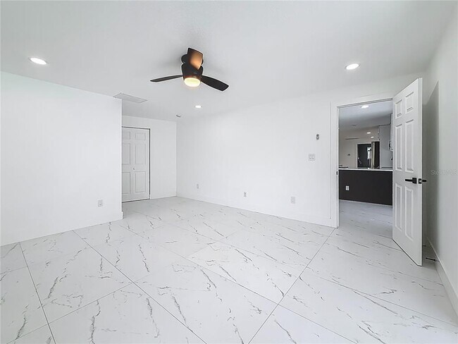 Building Photo - 1900 Sandpiper Dr