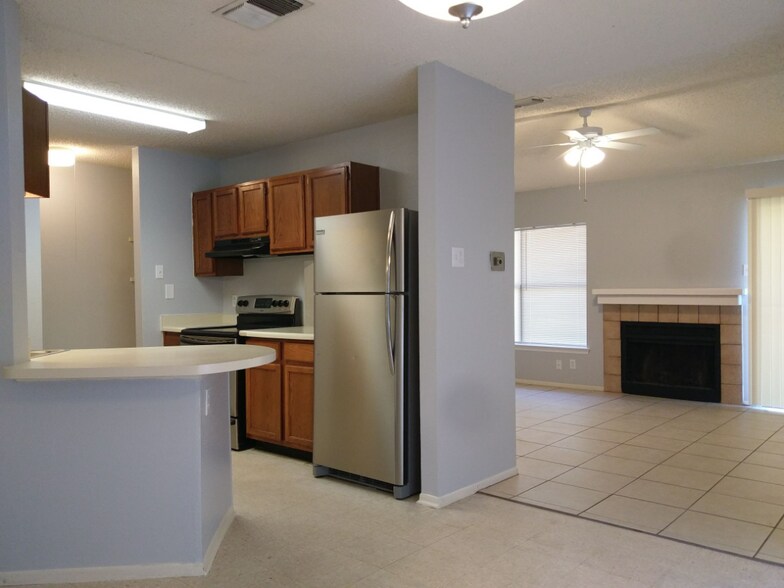 Kitchen to Living Room - 2506 corian glen dr