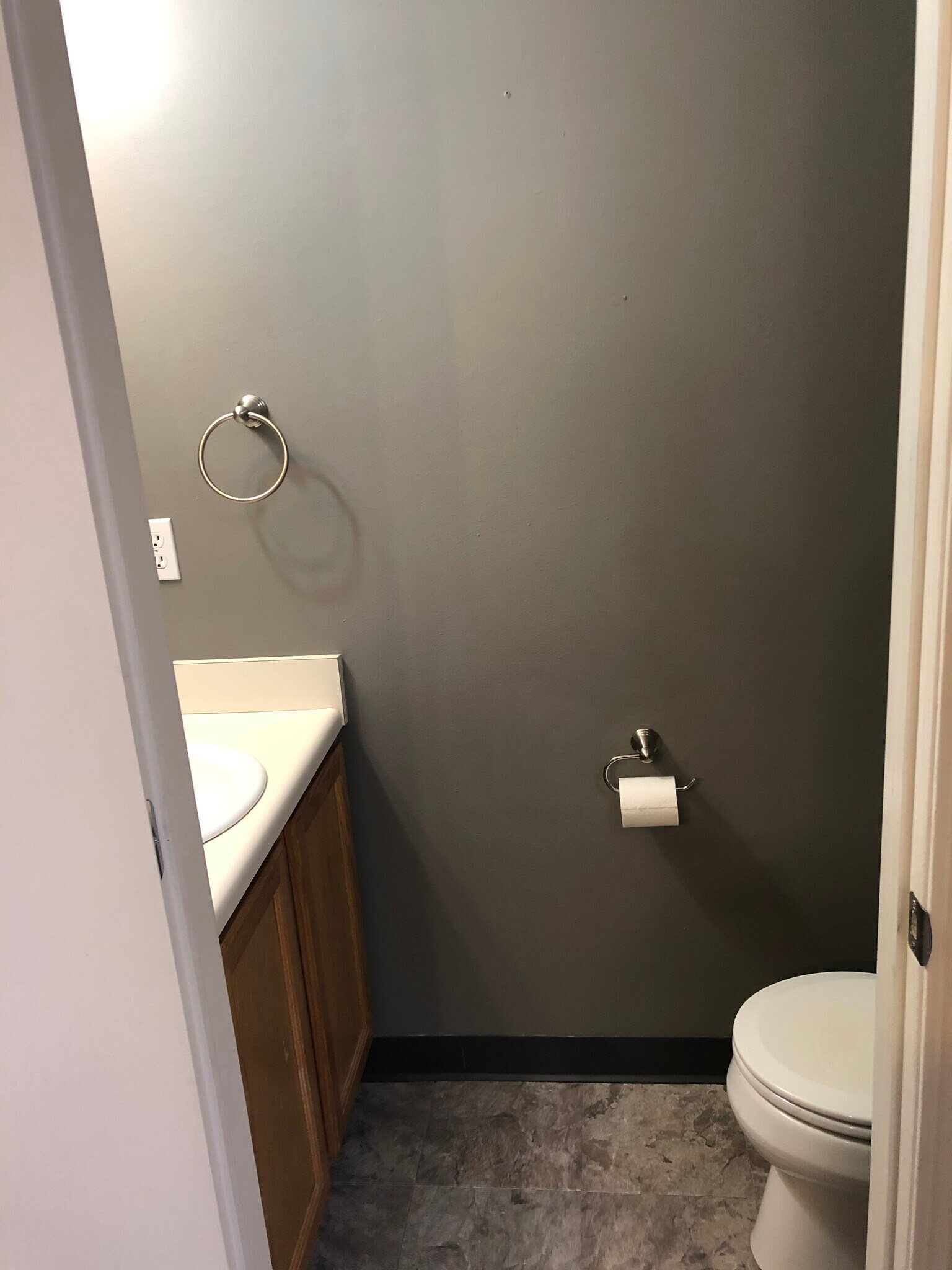 Building Photo - 1323 SE Delaware Ave