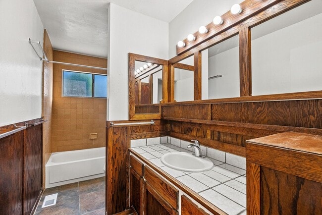 Building Photo - Cozy 2BR/2BA Duplex | Fireplace, Patio & Utilities Included