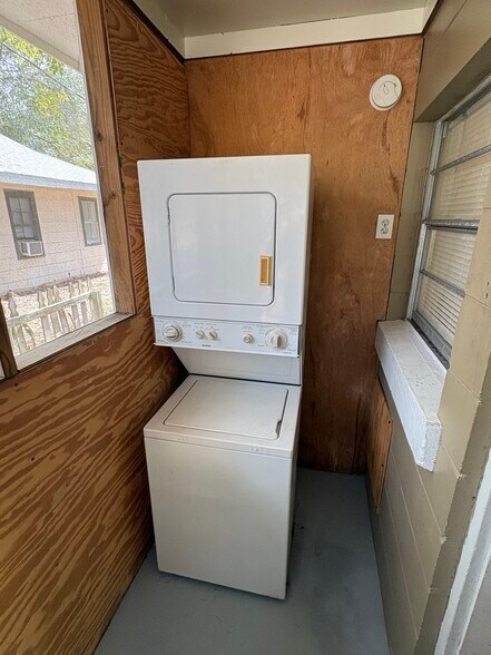 Washer dryer stack unit - 611 W Hancock St