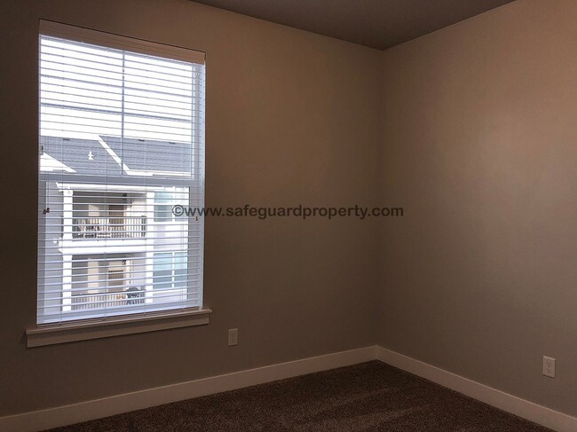 Building Photo - Gorgeous Herriman Condo