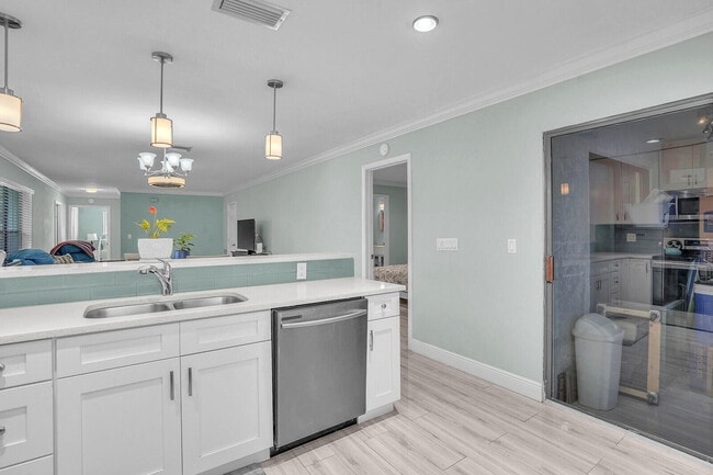 Building Photo - 1737 Palmland Dr