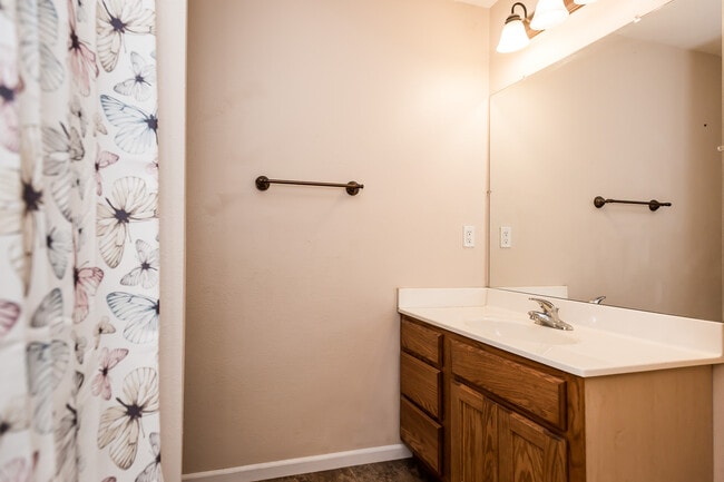 Building Photo - 338 16th St Cir